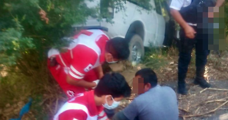 En este momento estás viendo Hombre resulta lesionado tras salirse de la carretera y chocar contra un árbol