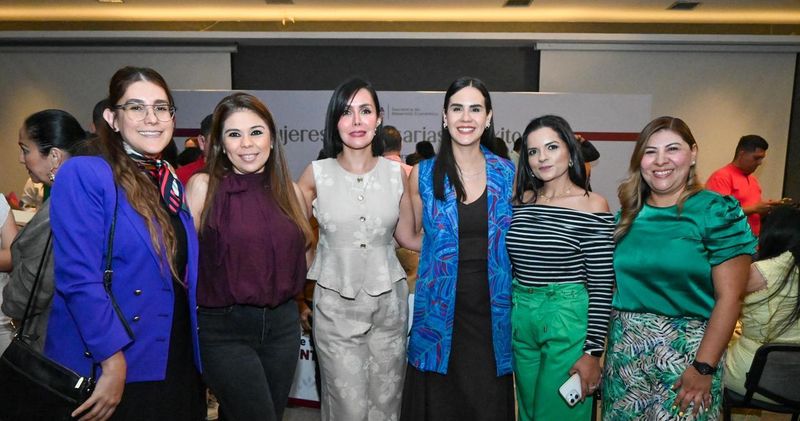 En este momento estás viendo Rosi Bayardo celebra el esfuerzo de mujeres colimenses en Panel “Mujeres Empresarias de Éxito”