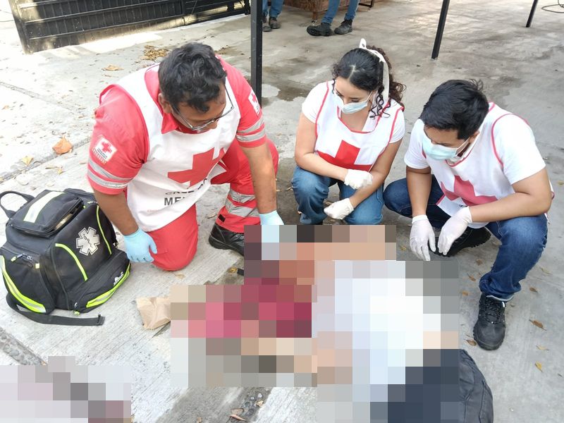 En este momento estás viendo Tecomán: Choque entre motocicletas deja dos lesionados en la 20 de noviembre