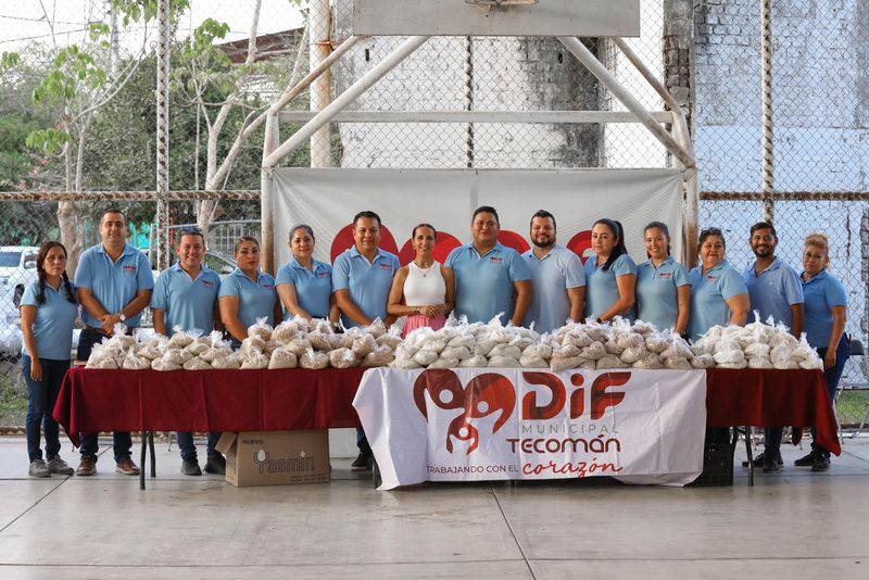 En este momento estás viendo Armando Reyna acerca el programa “Día del Pueblo” a vecinos de Santa Elena