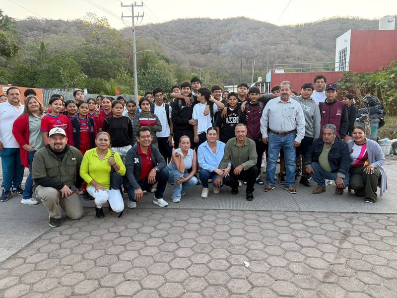 En este momento estás viendo Cruz Méndez encabeza despedida a jóvenes armeritense rumbo a Juegos Deportivos Escolares estatales
