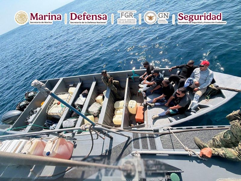 En este momento estás viendo En una operación marítima se asegura una embarcación en las costas de Michoacán