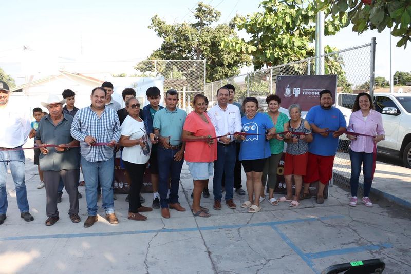 En este momento estás viendo Armando Reyna fortalece espacios deportivos con rehabilitación de cancha en El Saucito