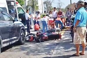 Lee más sobre el artículo Grave motociclista tras choque con camioneta en Tecomán
