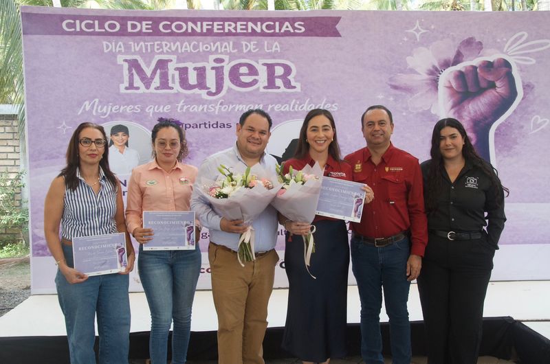 En este momento estás viendo Participa David Grajales en conferencia por el Día de la Mujer de Tecomán