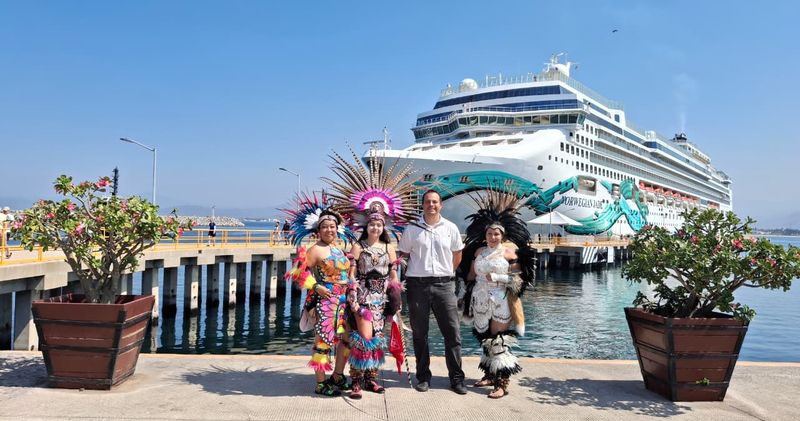 En este momento estás viendo Líneas de cruceros siguen confiando en Manzanillo como puerto seguro; llega por primera vez el ‘Norwegian Jade’