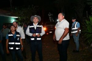Lee más sobre el artículo Riult Rivera supervisa encendido total de luminarias en Lo de Villa durante la madrugada
