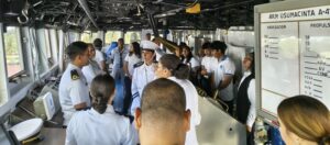 Lee más sobre el artículo Marina abre buque Usumacinta a estudiantes del Cetmar 12 en Manzanillo