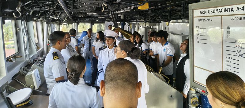 En este momento estás viendo Marina abre buque Usumacinta a estudiantes del Cetmar 12 en Manzanillo