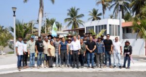 Lee más sobre el artículo Alcalde de Tecomán participa con comisarios en brigada de limpieza en Boca de Pascuales