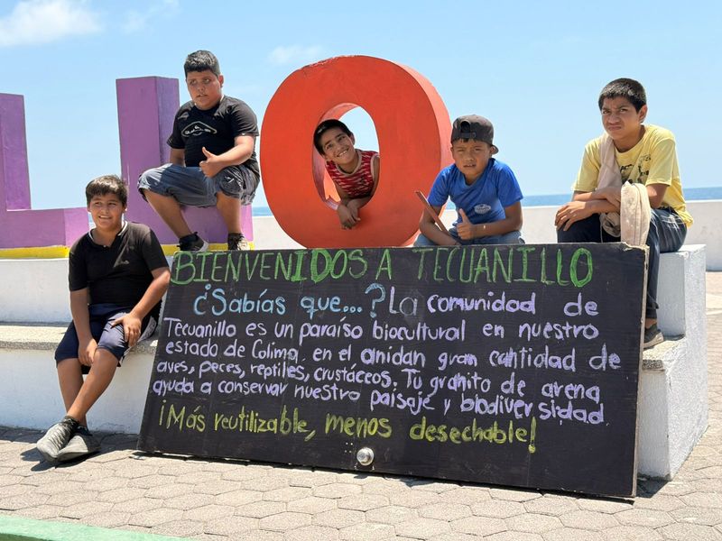 En este momento estás viendo Niñez de Tecuanillo impulsa campaña para que turistas cuiden la playa