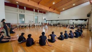 Lee más sobre el artículo Conocen integrantes del Ballet Infantil de la UdeC la Danza del Venado desde la creación en movimiento