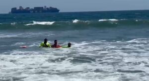 Lee más sobre el artículo Guardavidas de UEPC Colima y PC Manzanillo rescatan a dos hombres en La Audiencia y Miramar