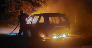 Lee más sobre el artículo Investigan incendio de camioneta tras violento crimen en Primaveras del Real