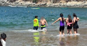 Lee más sobre el artículo UEPC Colima y Protección Civil Manzanillo rescatan a hombre de Zacatecas en La Audiencia