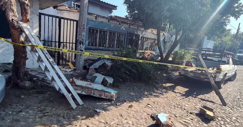 En este momento estás viendo Colapsa estructura en colonia El Campanario de Armería; hay un lesionado