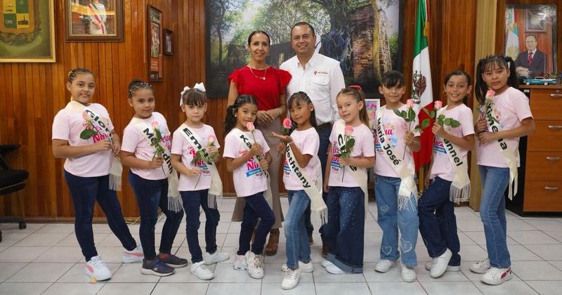 En este momento estás viendo Armando Reyna y Mili Cuevas conviven con candidatas a Reina de la Niñez Tecomense 2026