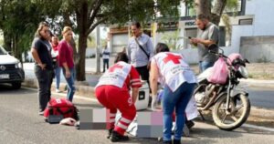 Lee más sobre el artículo Motociclista resulta lesionado tras choque con vehículo en avenida Niños Héroes, en Villa de Álvarez
