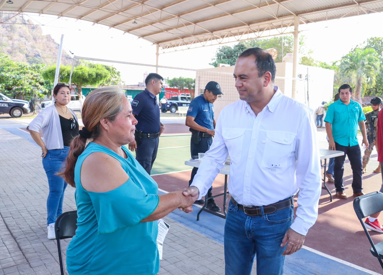 En este momento estás viendo Armando Reyna escucha y canaliza demandas ciudadanas en Cofradía de Hidalgo