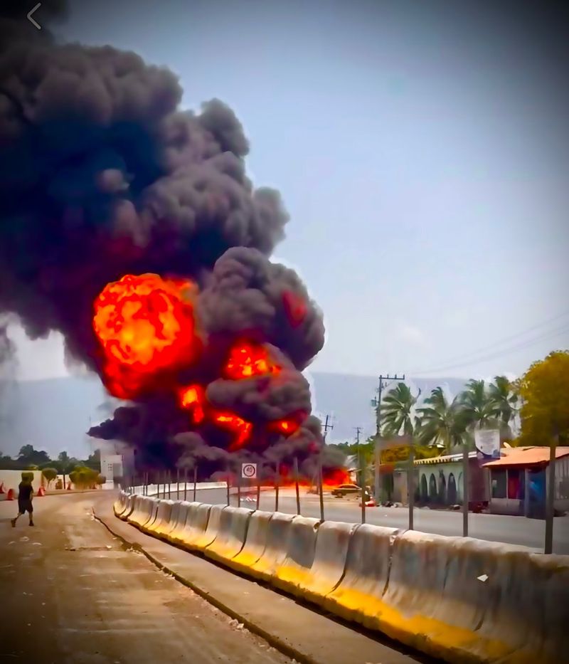 En este momento estás viendo Accidente de pipa evidencia riesgos por transporte de materiales peligrosos: especialista