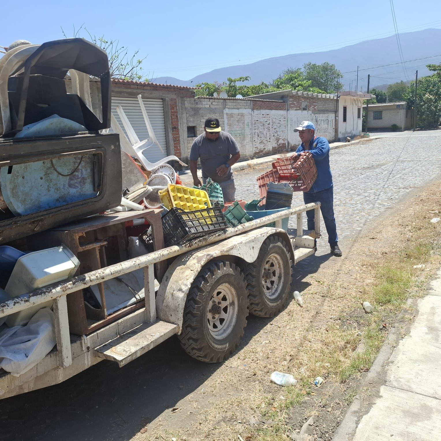 En este momento estás viendo Gobierno de Tecomán realiza jornada de descacharrización a la comunidad de Madrid