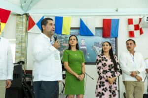 Lee más sobre el artículo Indira Vizcaíno reconoce a CMIC Colima por 40 aniversario y su apoyo para hacer cosas en beneficio de la gente