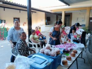 Lee más sobre el artículo Concluyen talleres de repostería del DIF Armería con participación de más de 100 personas