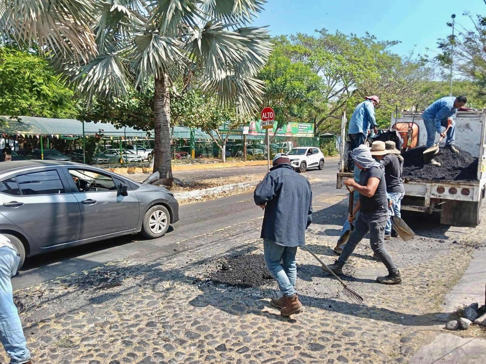 En este momento estás viendo Gobierno de Riult Rivera realiza bacheo en avenida Venustiano Carranza para mejorar la seguridad vial