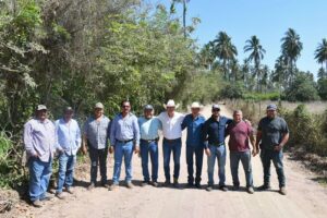 Lee más sobre el artículo Benefician a productores de Armería con rehabilitación de caminos en tres ejidos