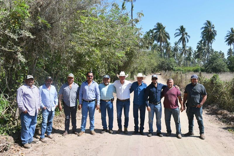 En este momento estás viendo Benefician a productores de Armería con rehabilitación de caminos en tres ejidos