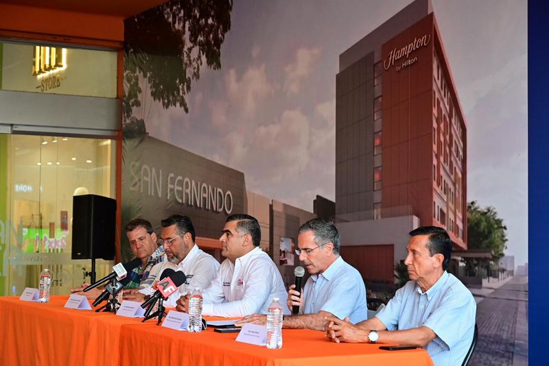 En este momento estás viendo Nuevo hotel en Plaza San Fernando refuerza inversión y turismo en Colima: Riult Rivera