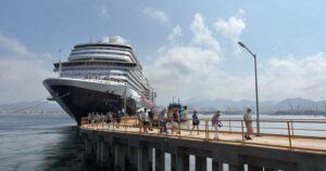 Lee más sobre el artículo Arriba a Manzanillo el crucero Koningsdam con 2450 turistas y más de mil tripulantes