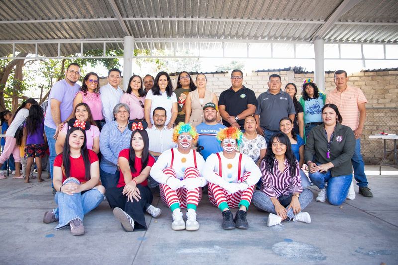 En este momento estás viendo Voluntariado, egresados y Bachillerato 34 llevan juguetes a 360 niñas y niños de albergues cañeros