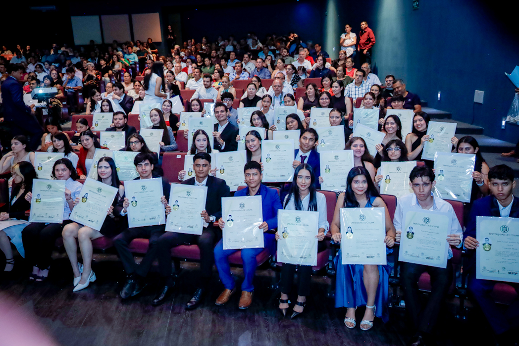 En este momento estás viendo Universidad de Colima entrega 200 títulos y grados académicos a egresados