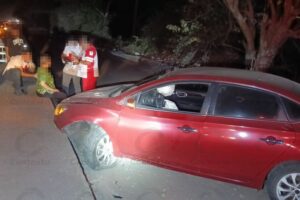 Lee más sobre el artículo Mujer resulta lesionada tras salirse de la carretera en la autopista Tecomán – Colima