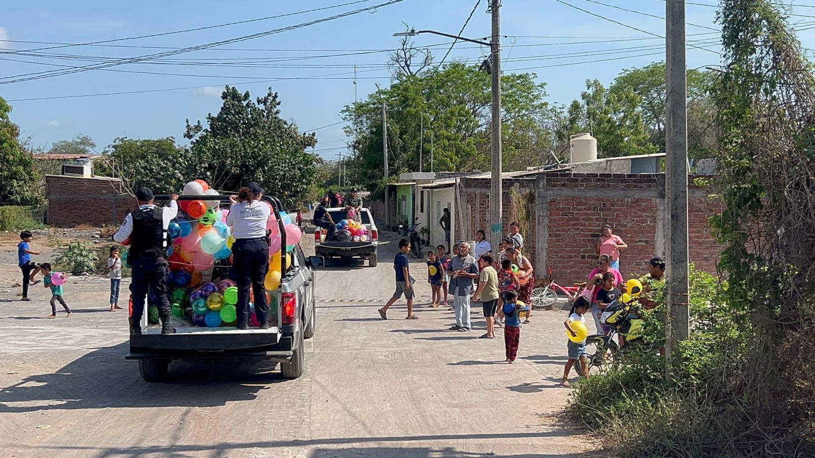 En este momento estás viendo Seguridad Pública de Tecomán realiza caravana por el Día del Niño