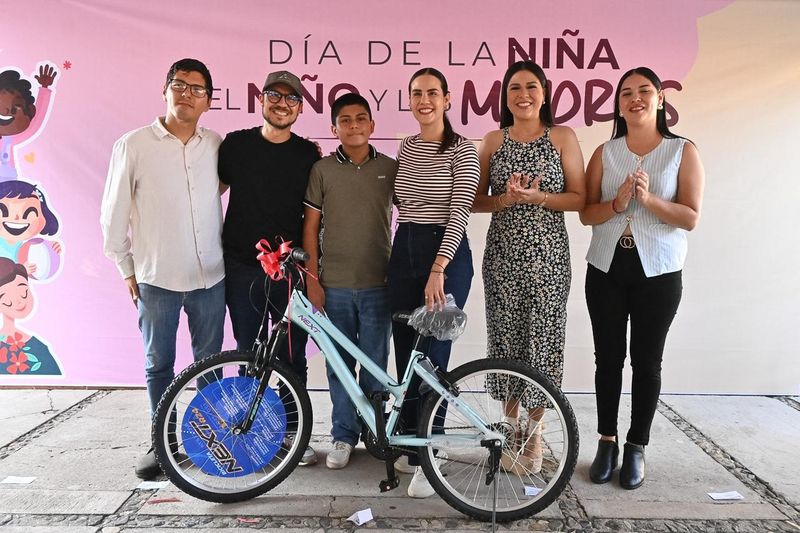 En este momento estás viendo Rosi Bayardo refrenda compromiso con el bienestar de la niñez en Manzanillo
