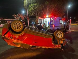 Lee más sobre el artículo Brinda atención CRUM a dos personas tras accidente vehicular en Tercer Anillo Periférico