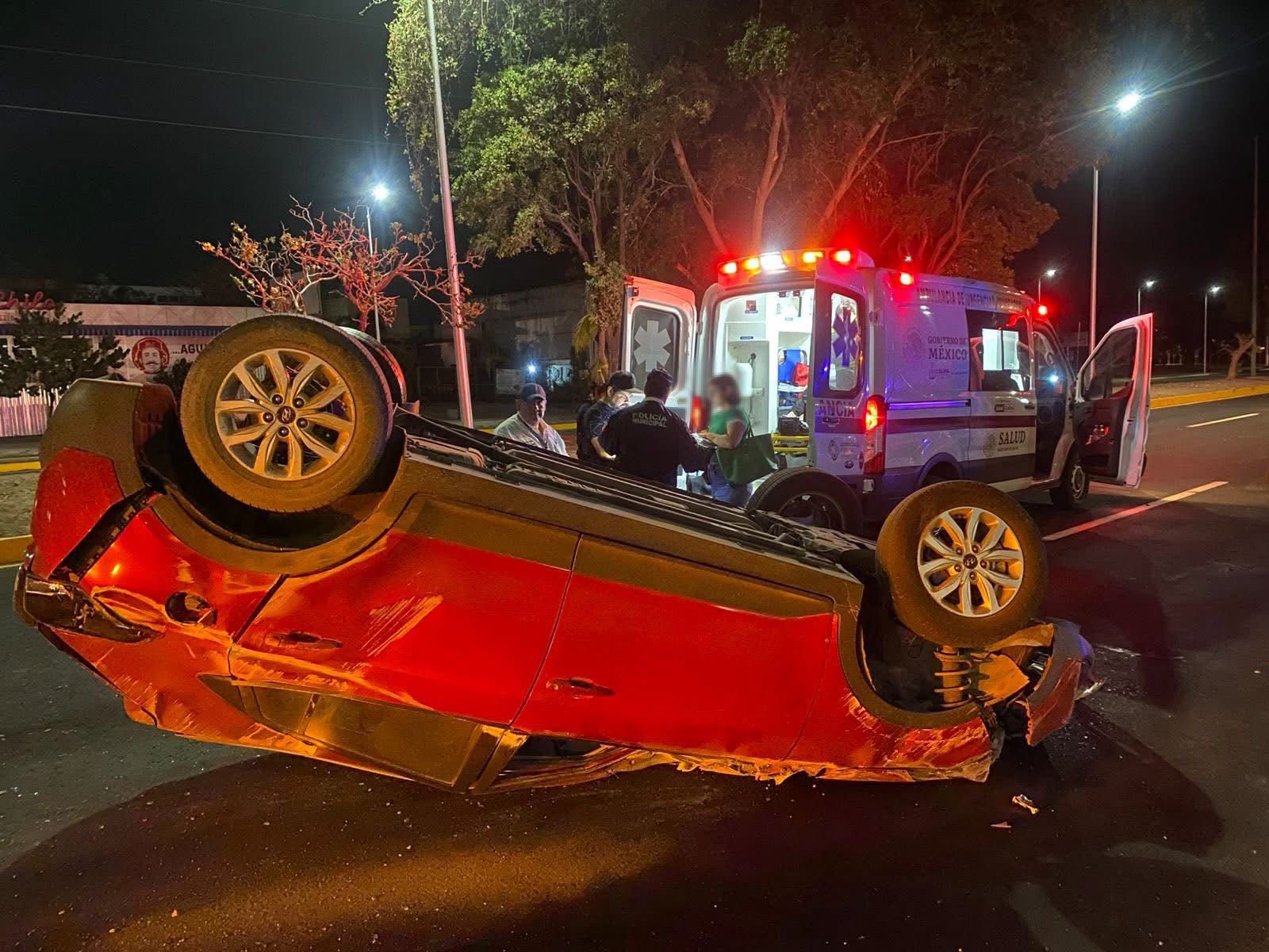 En este momento estás viendo Brinda atención CRUM a dos personas tras accidente vehicular en Tercer Anillo Periférico