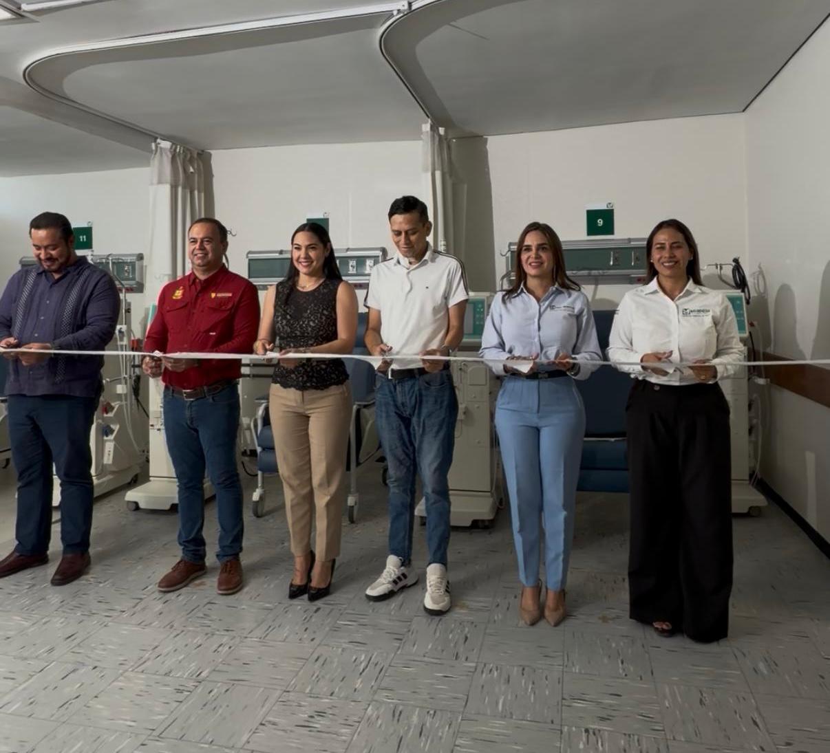 En este momento estás viendo Armando Reyna destaca apertura de sala de hemodiálisis en Tecomán
