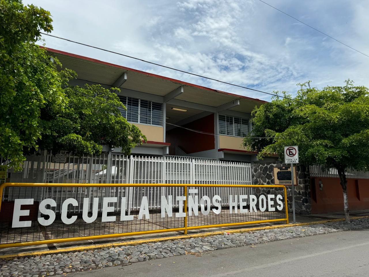 En este momento estás viendo Nadie puede condicionar certificados ni inscripciones por cuotas escolares en Tecomán