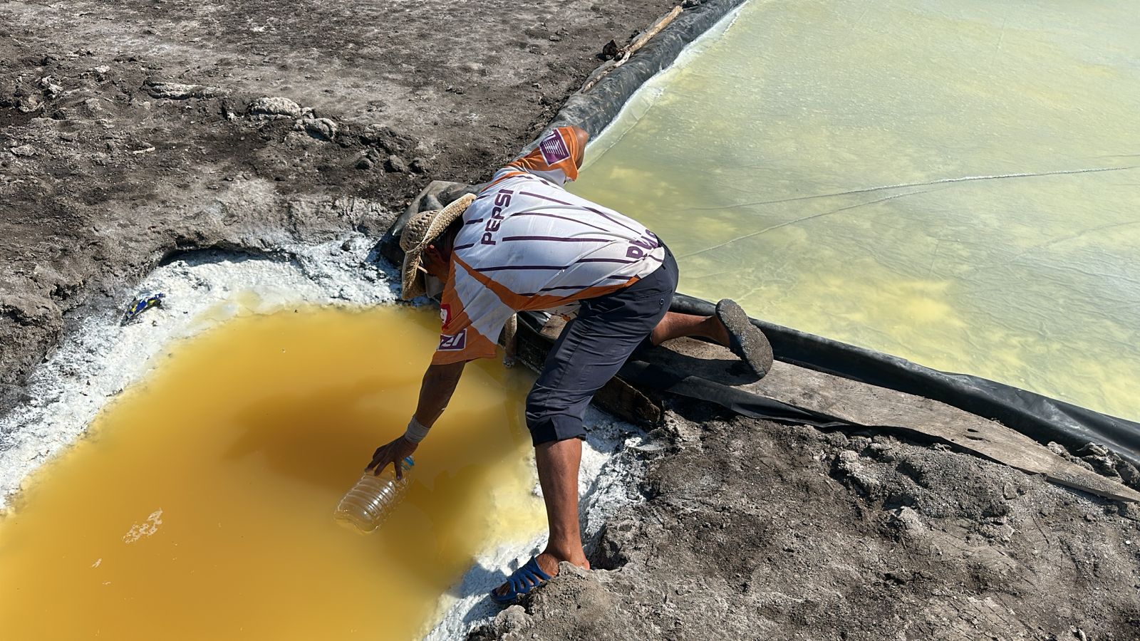 En este momento estás viendo Del residuo a remedio: el “aceite de sal” que surge de las Salineras de Cuyutlán