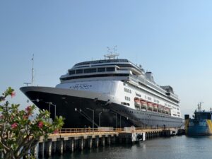 Lee más sobre el artículo Arriba crucero Volendam a Manzanillo; fortalece la llegada de turismo internacional al destino colimense