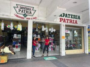 Lee más sobre el artículo Entre lo digital y la tradición: comercios de Tecomán apuestan por combinar redes sociales y trato presencial