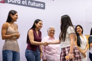 Lee más sobre el artículo Indira Vizcaíno inició en el Isenco las asambleas de Mi ColiBeca para el Futuro