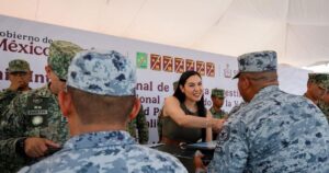 Lee más sobre el artículo Gobernadora participó en la entrega de estímulos a personal del Ejército, GN y Seguridad Pública