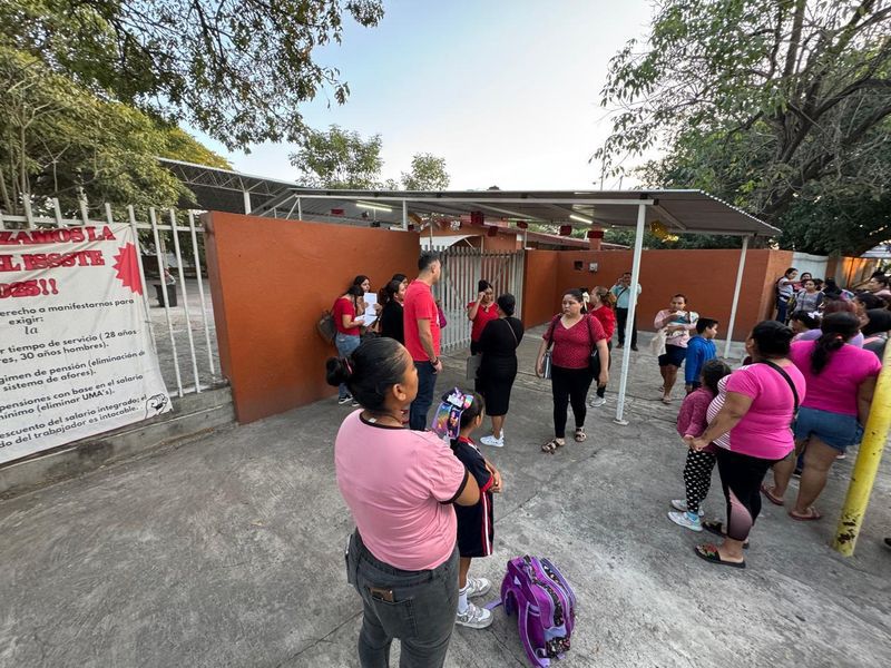En este momento estás viendo Inscripción de niños foráneos genera retos administrativos en Tecomán