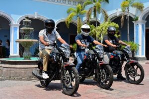 Lee más sobre el artículo Riult Rivera refuerza Servicios Públicos con entrega de uniformes y motocicletas
