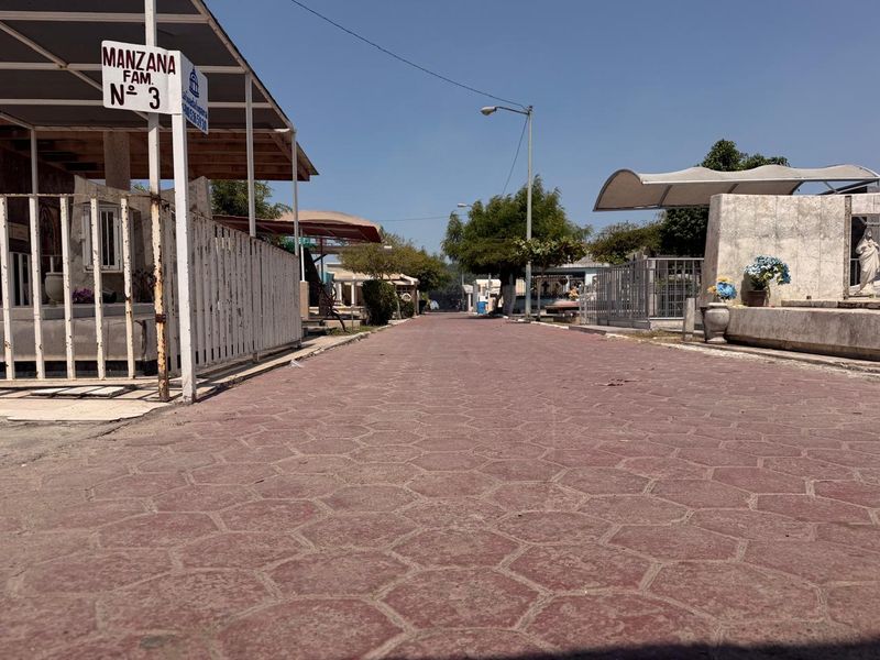 En este momento estás viendo Denuncian uso indebido del panteón en Tecomán; lo utilizan para tirar bolsas con ropa