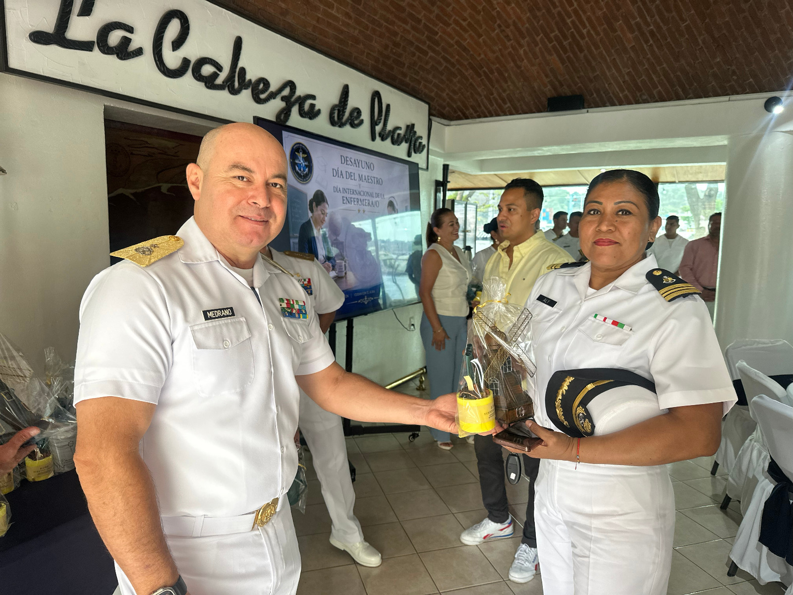 En este momento estás viendo La Fuerza Naval del Pacífico reconoció la labor del personal docente y de enfermería